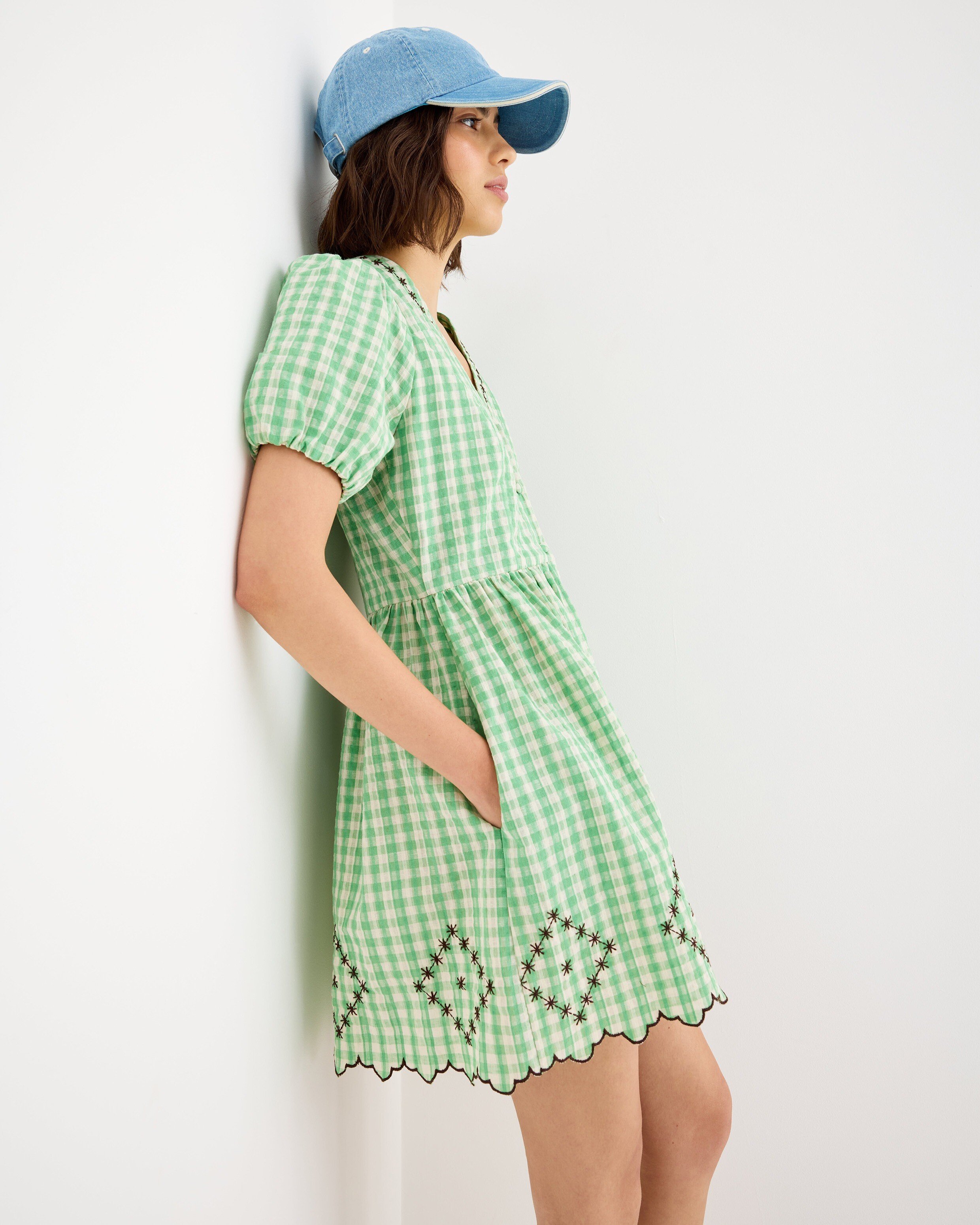 embroidered floral green gingham mini delaney dress & Cream V-Neck @tight
